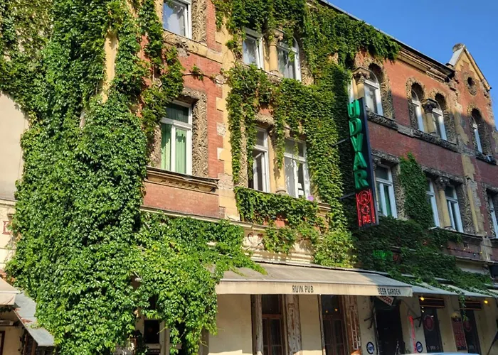 Dog friendly hotels Budapest Party At Udvarom